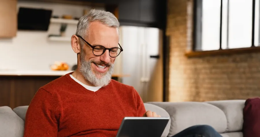 Saving on E-Readers and Tablets: What to Look For
