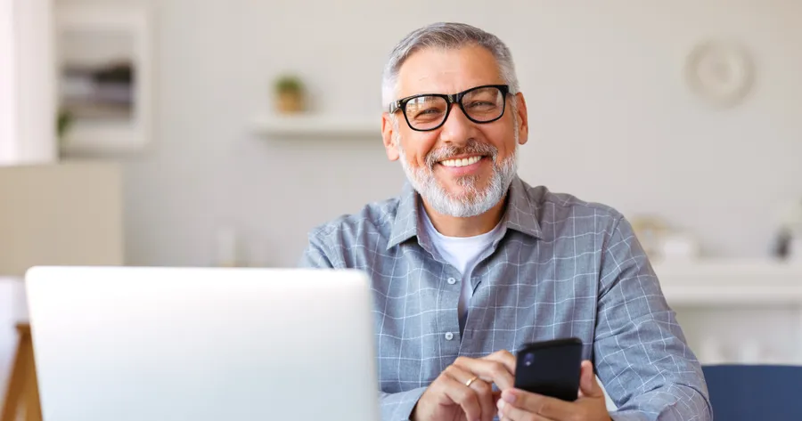 Staying Connected: The Benefits of Senior Cell Phones