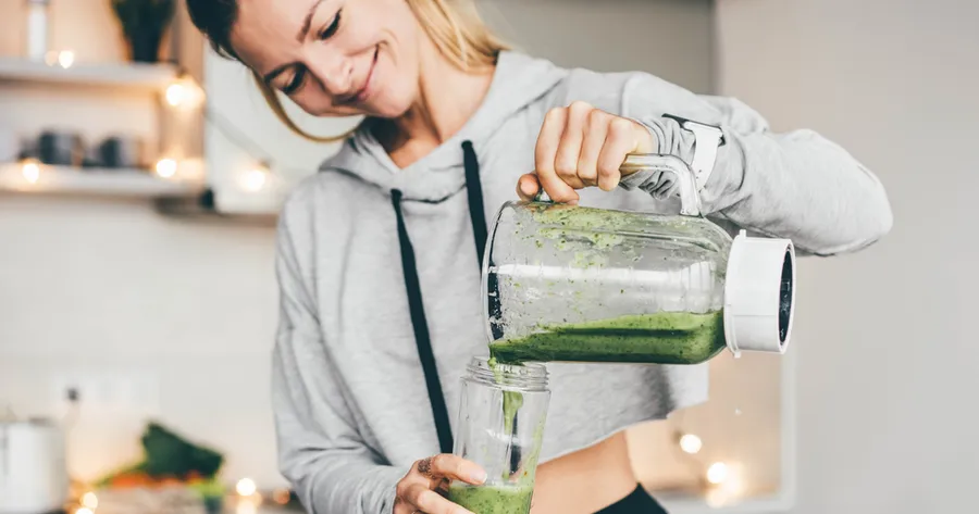 How to Build a Daily Greens Habit with Nutrient-Dense Powders