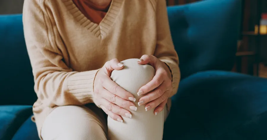 5 Ways to Ease Knee Arthritis Pain That Many People Overlook