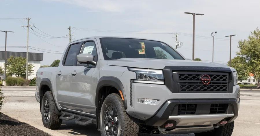 Explore the 2025 Nissan Frontier: Features & Deals