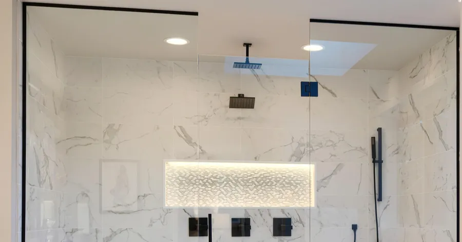 Adattare la Casa con Soluzioni di Sicurezza nella Doccia per Anziani