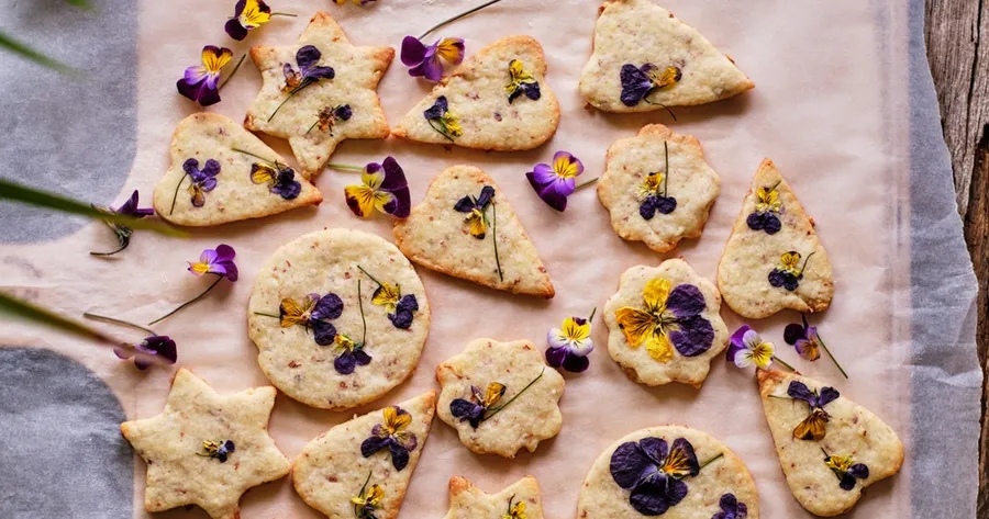 The Art of Edible Flowers: How to Cook (and Decorate) with Blooms