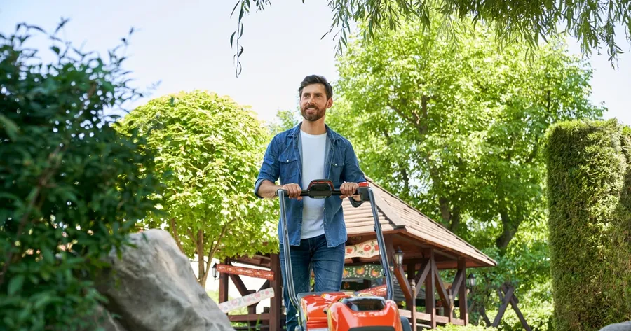Electric vs. Gas Lawn Mowers: Which Is Right for Your Yard?