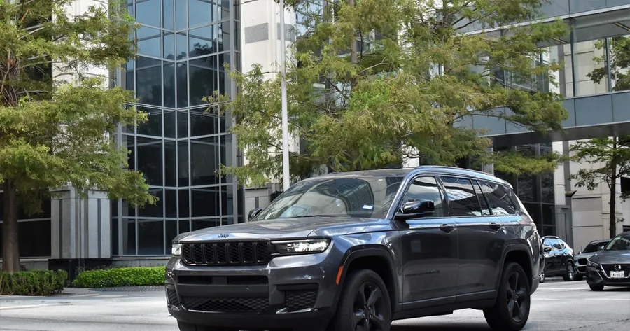 The 2025 Jeep Grand Cherokee: A Blend of Luxury and Rugged Performance