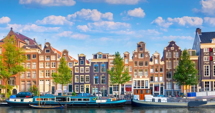 How to See the World on a Budget: Top Tips for Affordable Adventures
