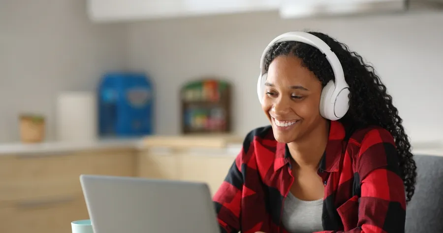 Online High Schools Providing Laptops to Students