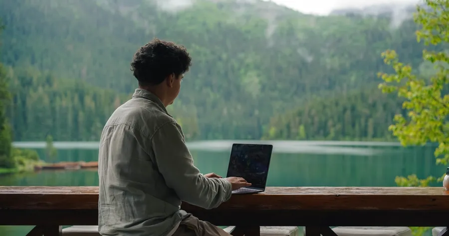 The Digital Nomad Toolkit: Essential Tech for Working Anywhere