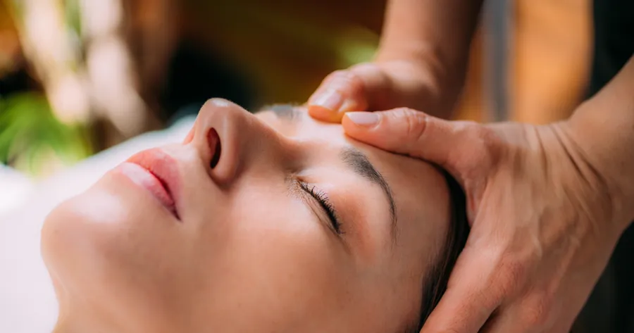 How Massage Alleviates Migraine Symptoms