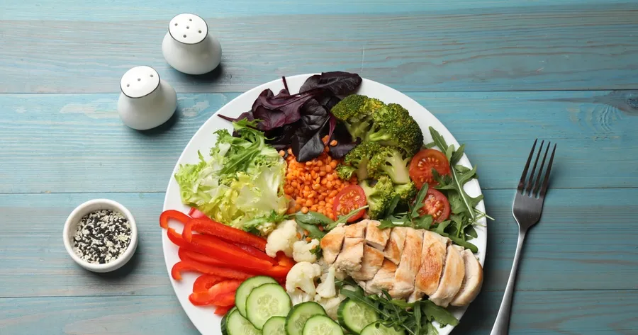 How to Build a Balanced Plate: Nutrition Basics Made Easy