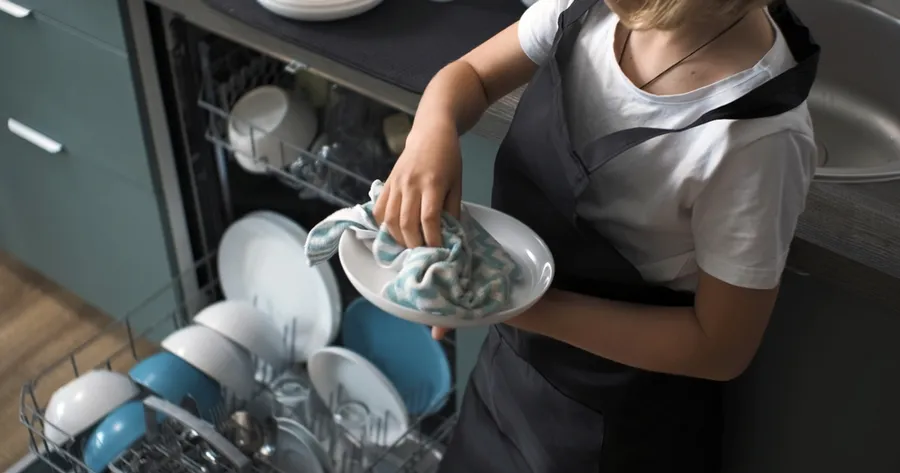 The ‘Closing Shift’ Trend: How a Retail Routine Became a Viral Home Habit