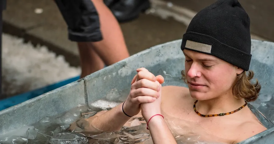 Cold Plunge Therapy: Benefits, Risks, and How to Start