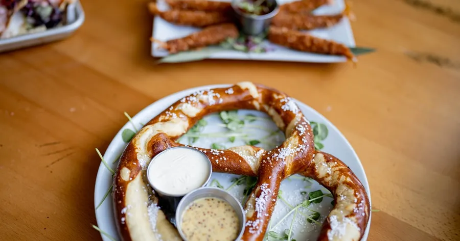 Brotzeit neu interpretiert: Moderne Interpretationen der traditionellen deutschen Brotzeitplatte