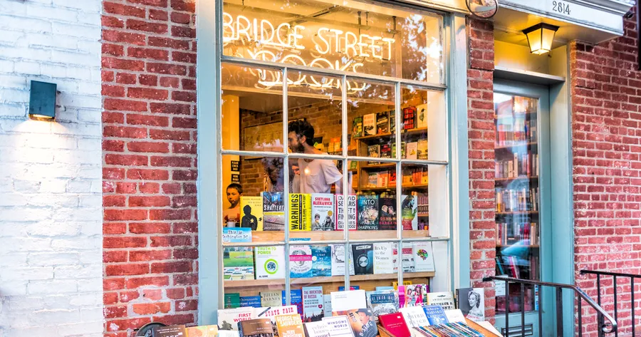 The Benefits of Shopping at Local Bookstores