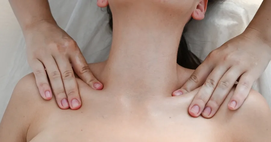 How to Choose a Massage Therapist (Plus The Health and Wellness Benefits of Massage)
