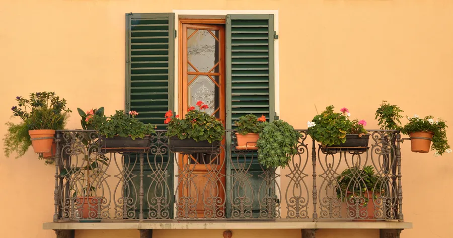 Cultura sui balconi: Conversazioni, fiori e aperitivi