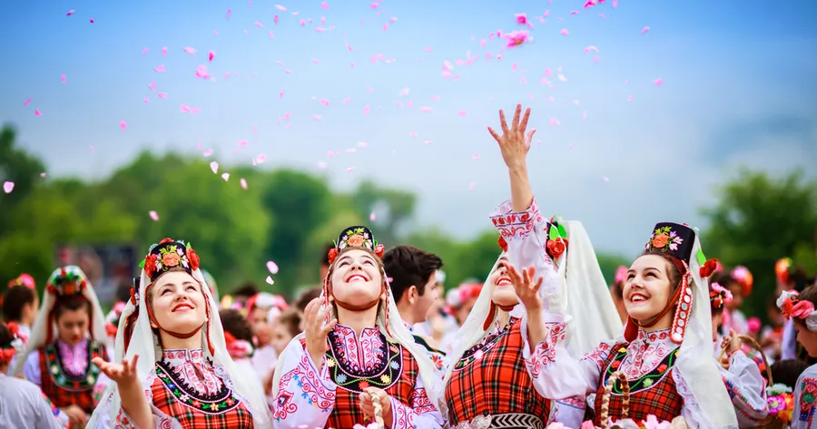 How to Plan a Multi-Country Trip Around Local Festivals and Holidays