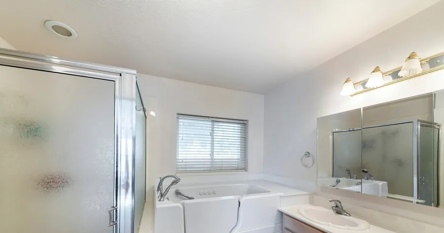 Why Choose a Walk-in Tub for Better Bathing?