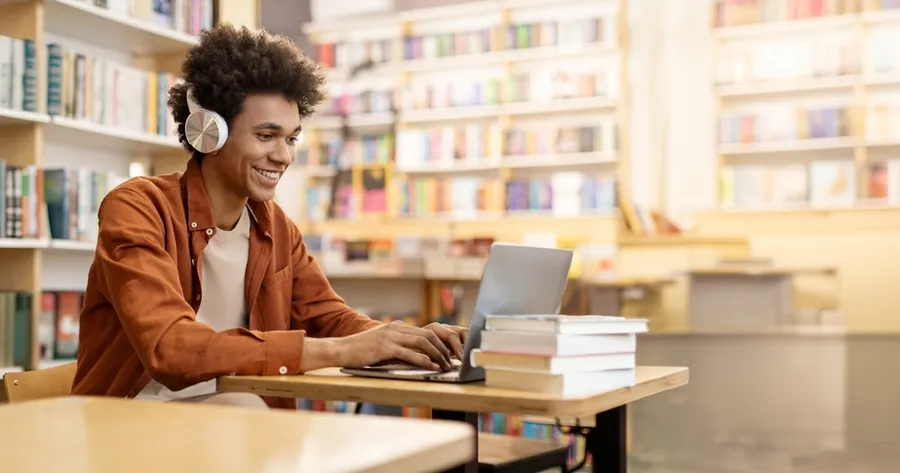 The Pros And Cons Of Earning A Degree From An Online College