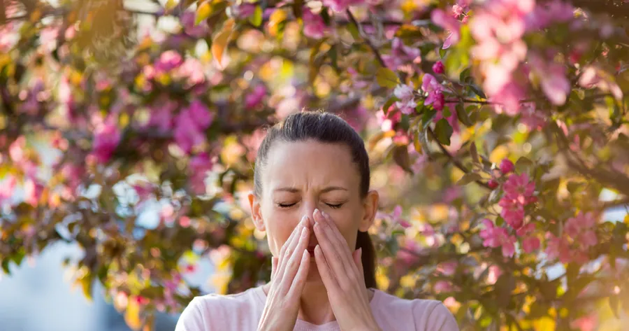 How to Manage Seasonal Allergies Without Relying on Medication