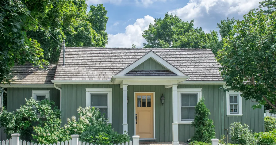 How to Update the Curb Appeal of an Outdated Home