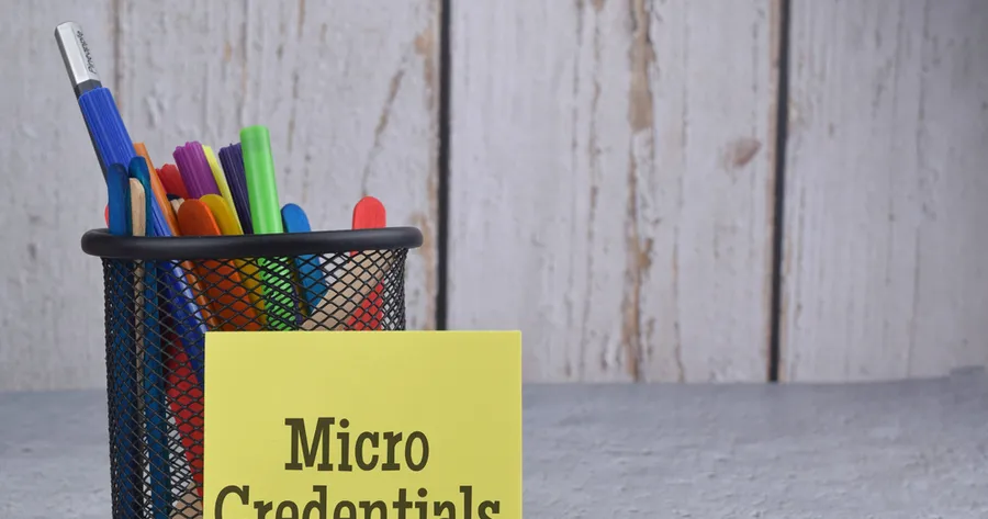 The Best Online Micro-Credentials for Students Building Their First Resume