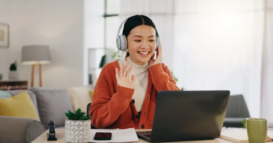 Hybrid Work Etiquette: Balancing In-Office and Remote Dynamics