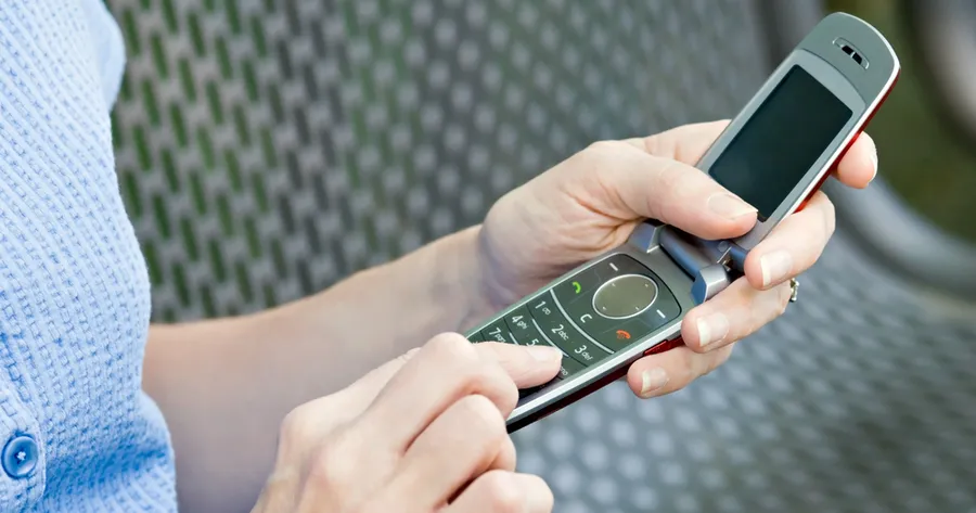 The Return to Flip Phones for Mental Well-Being