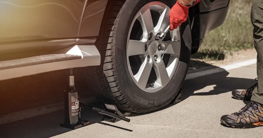 Lift Your Car in Seconds — The Electric Hydraulic Jack That Works Anywhere