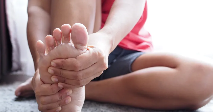 Foot Neuropathy Explained: Signs, Risks & Treatments