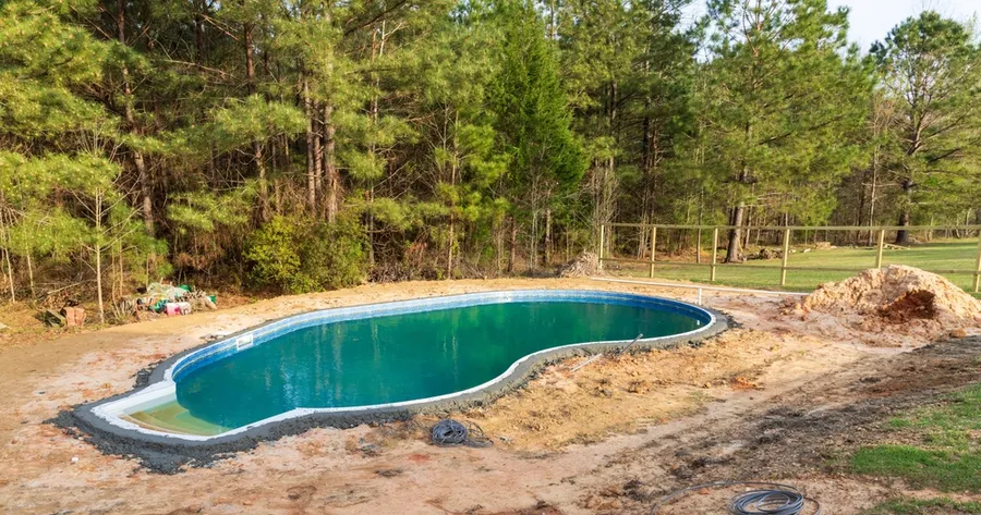 Affordable Swimming Pool Construction: Make Your Backyard a Relaxing Retreat