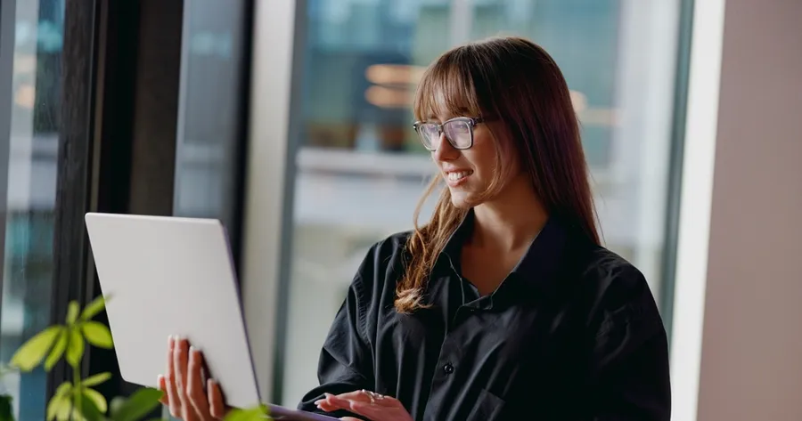 Side Hustles That Actually Pay: Real Ways People Are Earning Extra Cash Online