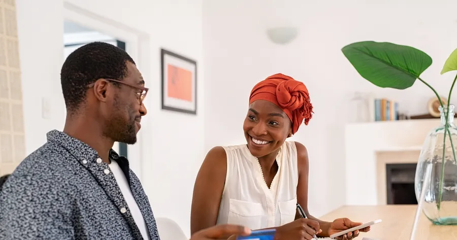 Financial Green Flags in a Relationship (And the Red Ones to Watch)
