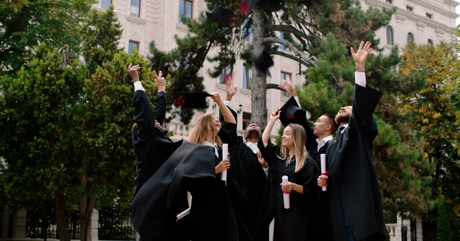 Understanding Scholarships and Funding For Further Education