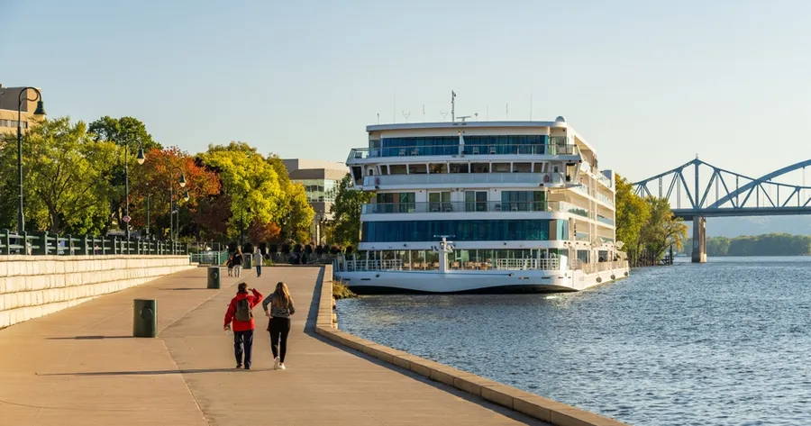 Empty Mississipi River Cruise Cabins: How to Get Last-Minute Deals