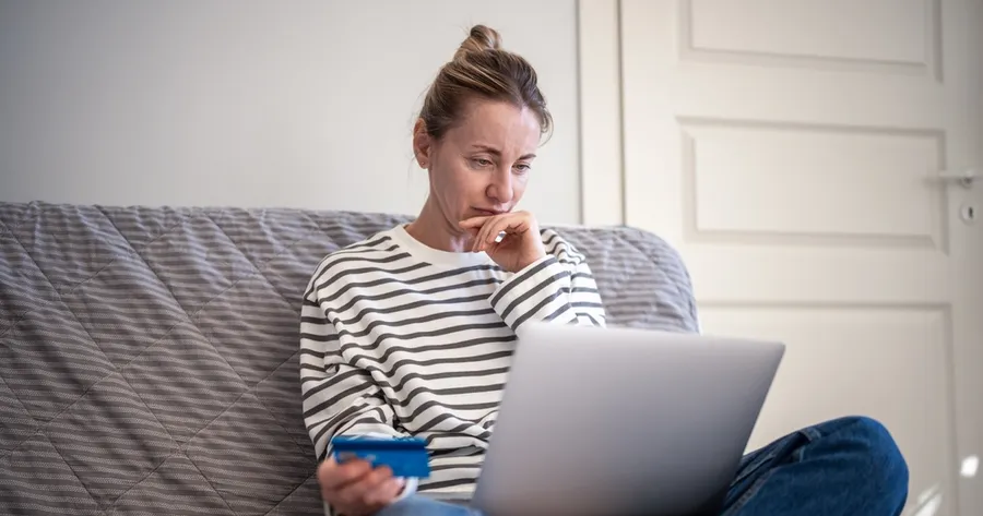 6 Minimalist Shopping Habits That Save Money Every Month